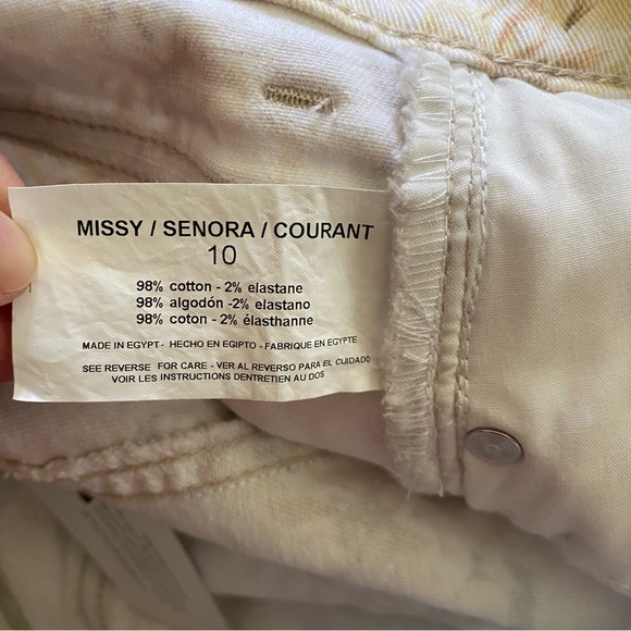 🚫SOLD🚫NWT Gloria Vanderbilt Amanda Floral Capri Pants Women’s Size 10 Stretch - Picture 6 of 13